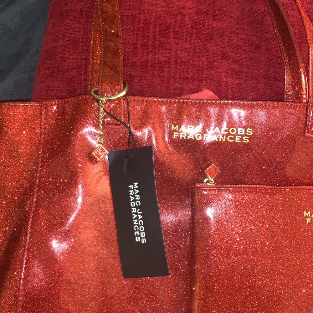 Marc jacobs 2 piece set new with tags. Inside lineing of bag is gone - Picture 3 of 7